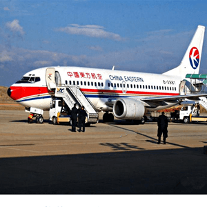 三女河机场空运航空快运业稳步发展的原因是什么？
